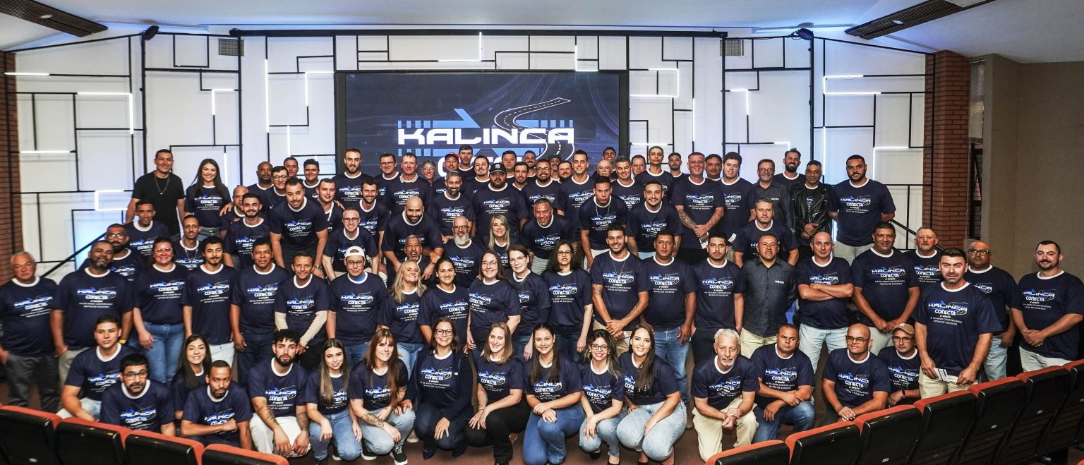 Time de colaboradores da Kalinca Logística
