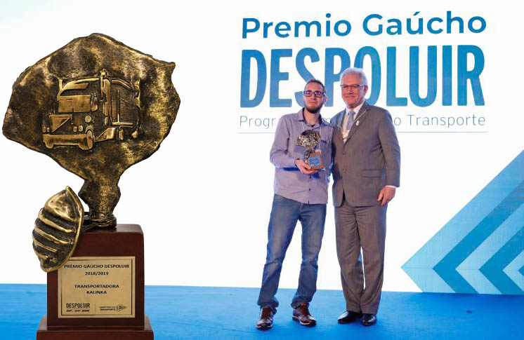 Kalinca recebe o Prêmio Gaúcho Despoluir